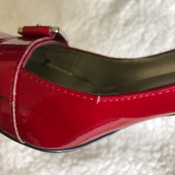 Anne Klein red patent leather heels, size 7-1/2 - Picture 10 of 10